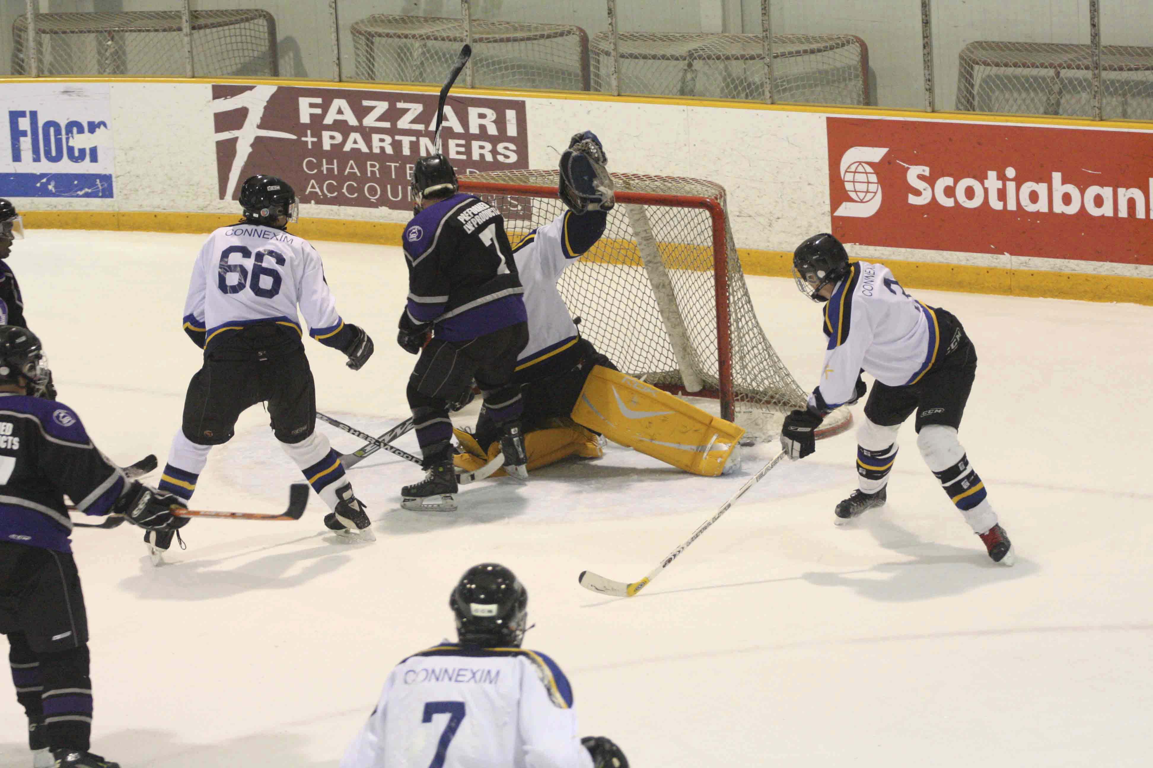 PHT_2009_On-The-Ice-824